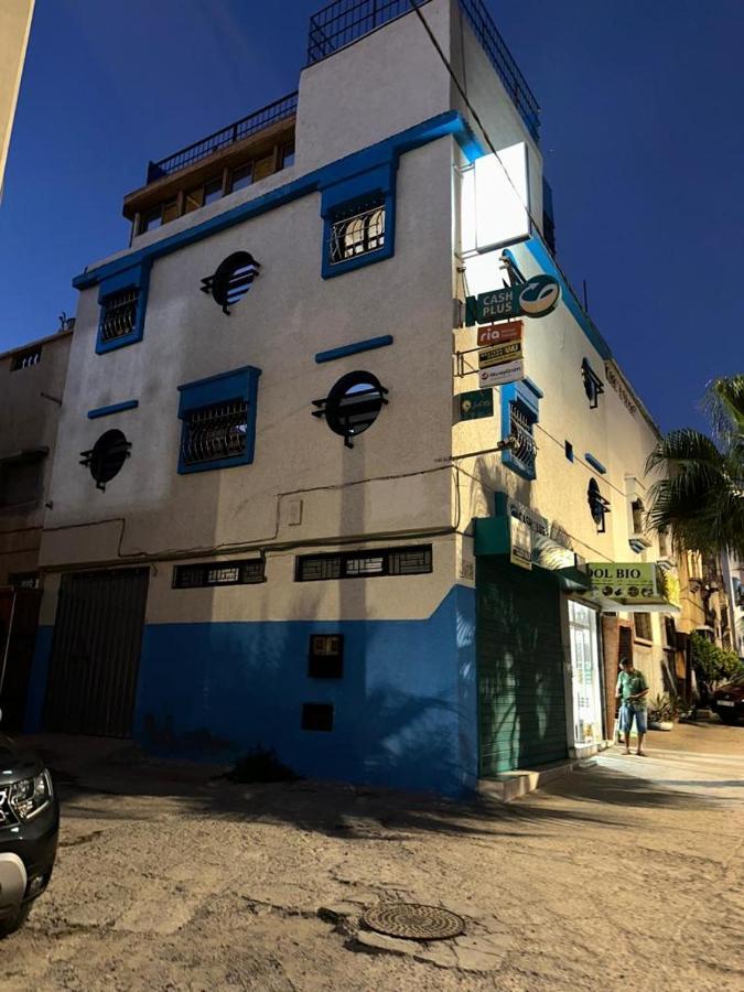 Dinosaur Anza Surf House Hostel